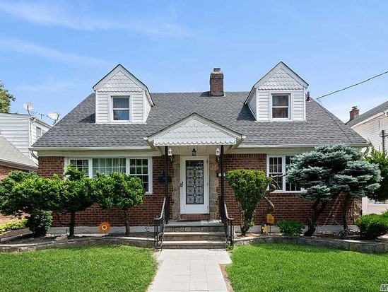 Single-family for Sale Floral Park, Queens