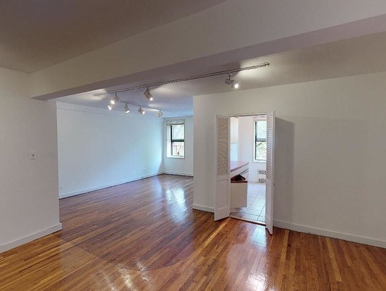 Condo for Sale Briarwood, Queens