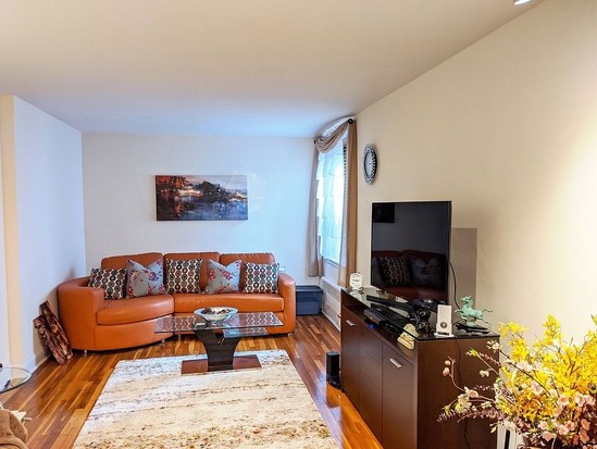 Condo for Sale Briarwood, Queens