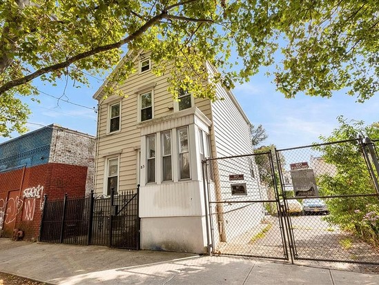 Single-family for Sale East New York, Brooklyn