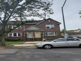 Home for Pre-foreclosure / auction Jamaica Hills, Queens