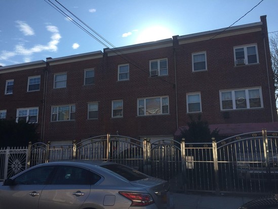 Single-family for Pre-foreclosure / auction Williamsbridge, Bronx