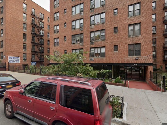 Condo for Pre-foreclosure / auction Elmhurst, Queens