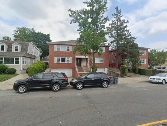 Multi-family for Pre-foreclosure Floral Park, Queens