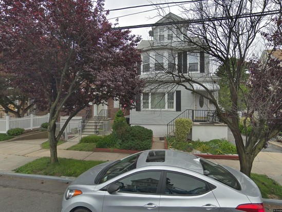 Single-family for Contingent Throggs Neck, Bronx