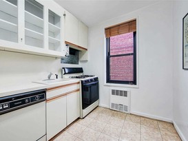 Home for Sale Briarwood, Queens