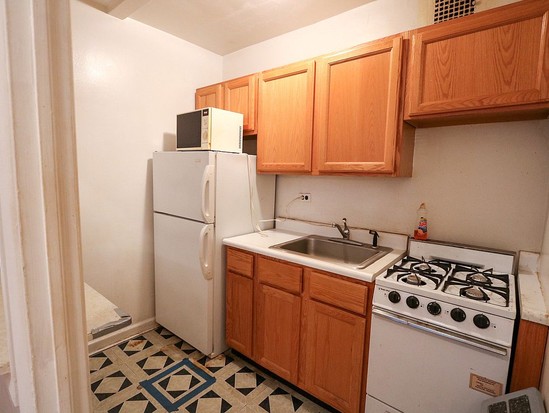 Condo for Sale Briarwood, Queens