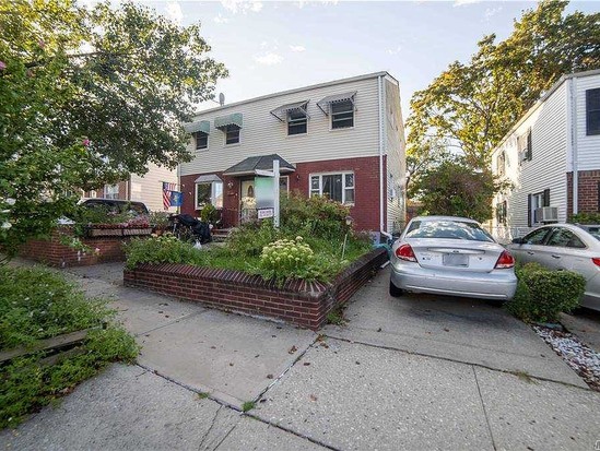 Single-family for Sale Middle Village, Queens