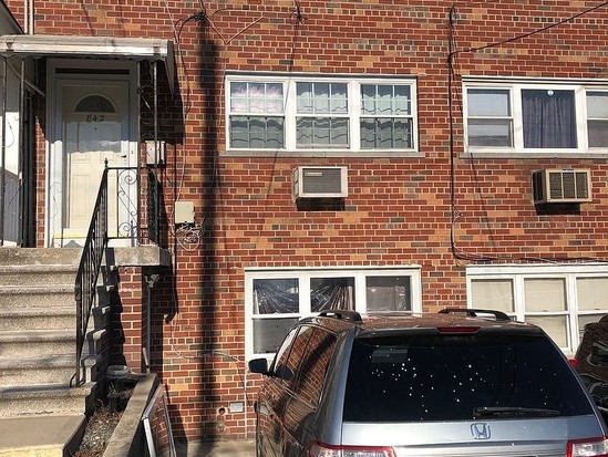 Single-family for Sale Throggs Neck, Bronx