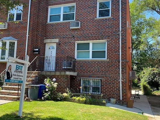 Single-family for Sale Rego Park, Queens