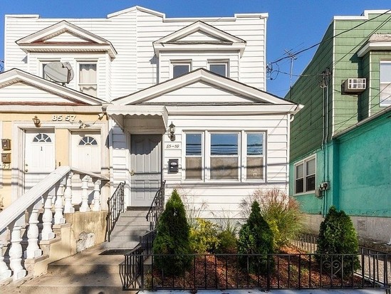 Single-family for Sale Kew Gardens, Queens