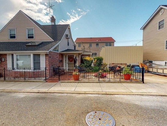 Single-family for Sale Gerritsen Beach, Brooklyn