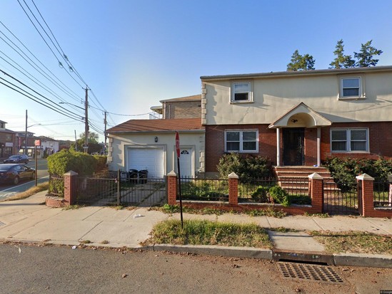 Single-family for Pre-foreclosure / auction Sunnyside, Staten Island