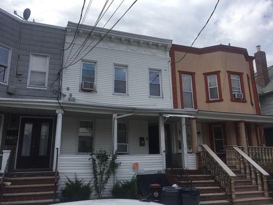 Single-family for Pre-foreclosure / auction Woodhaven, Queens