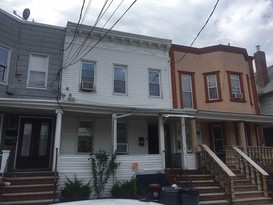 Home for Pre-foreclosure / auction Woodhaven, Queens