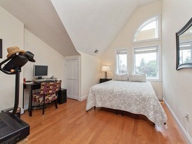 Home for Sale Throggs Neck, Bronx