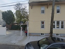 Home for Pre-foreclosure / auction Richmond Hill, Queens