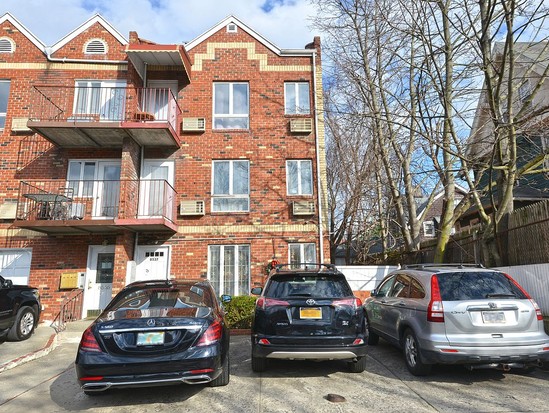 Multi-family for Sale Kew Gardens, Queens