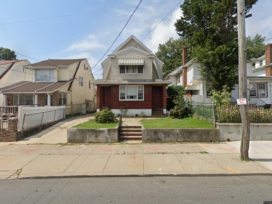 Multi-family for Pre-foreclosure Briarwood, Queens