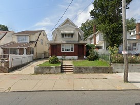 Home for Pre-foreclosure Briarwood, Queens