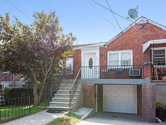 Single-family for Sale Throggs Neck, Bronx