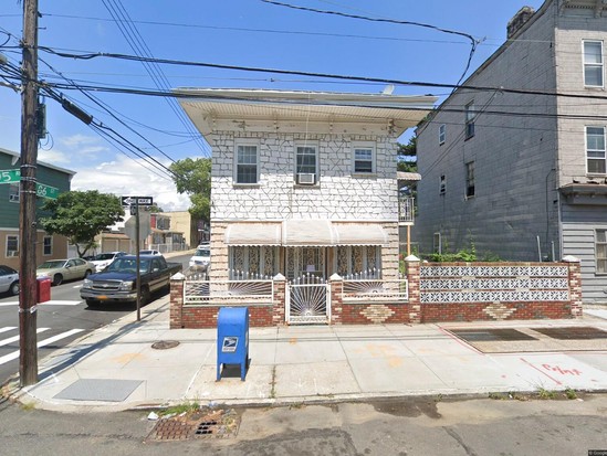 Single-family for Pre-foreclosure / auction Woodhaven, Queens