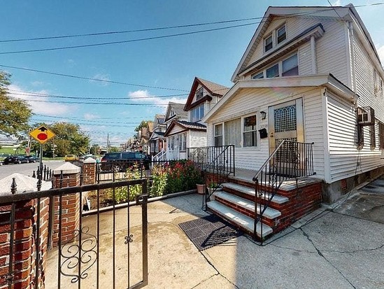 Single-family for Sale Rego Park, Queens