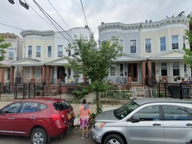 Home for Pre-foreclosure / auction Woodhaven, Queens