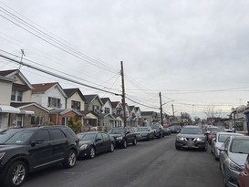 Home for Pre-foreclosure / auction Briarwood, Queens