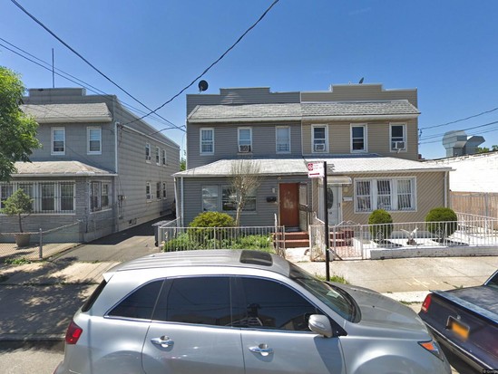 Multi-family for Pre-foreclosure / auction Briarwood, Queens