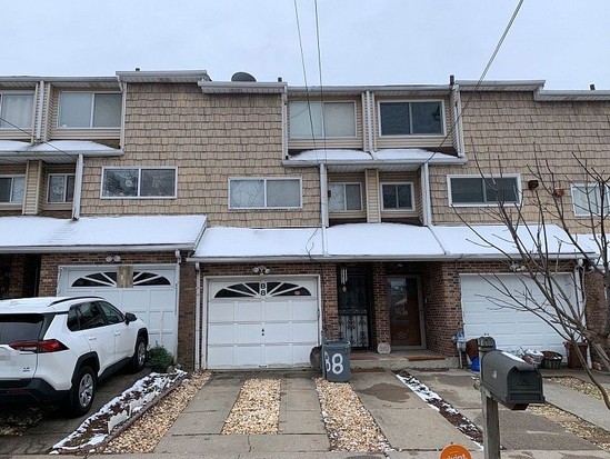 Single-family for Pre-foreclosure / auction Mariners Harbor, Staten Island