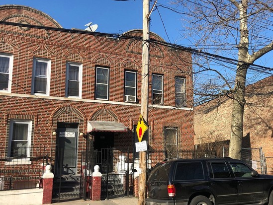 Single-family for Pre-foreclosure / auction East New York, Brooklyn