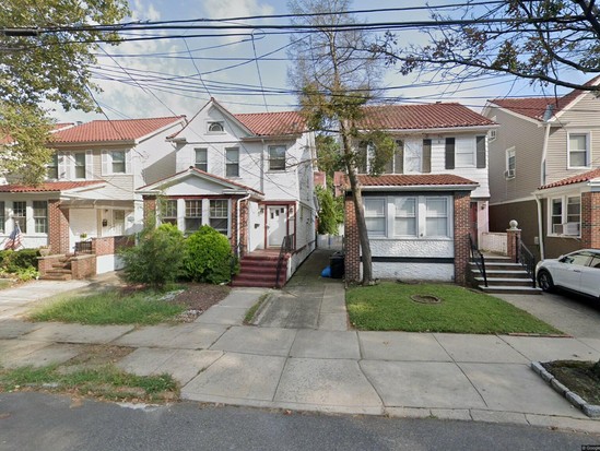 Multi-family for Pre-foreclosure Glendale, Queens