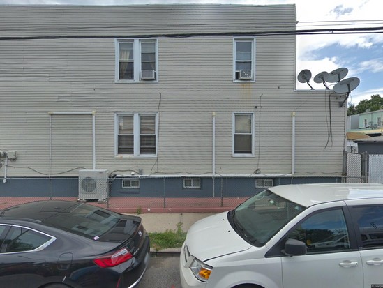 Multi-family for Pre-foreclosure / auction Woodhaven, Queens