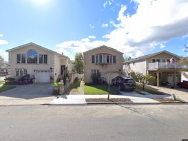 Home for Pre-foreclosure / auction Willowbrook, Staten Island