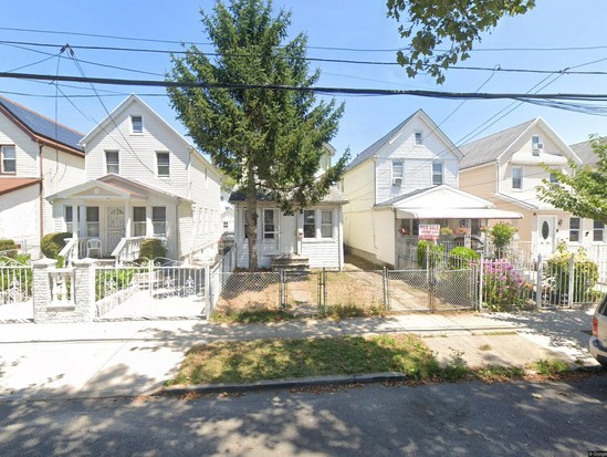 Single-family for Pre-foreclosure Hollis, Queens