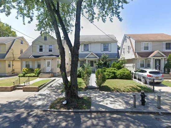 Single-family for Pre-foreclosure Hollis, Queens