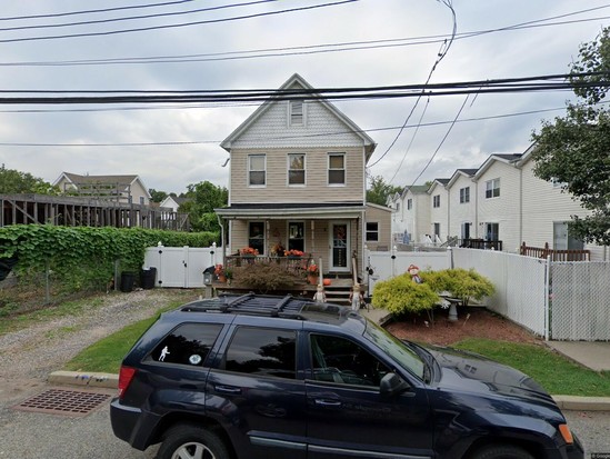 Single-family for Pre-foreclosure / auction Pleasant Plains, Staten Island