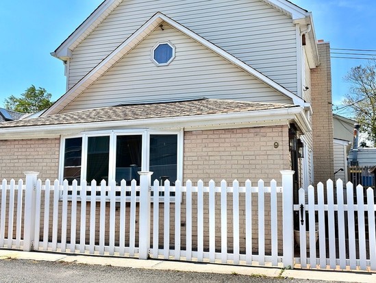 Single-family for Sale Gerritsen Beach, Brooklyn