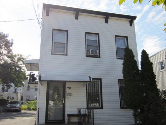 Single-family for Pre-foreclosure / auction East New York, Brooklyn