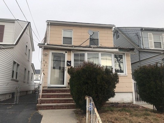 Single-family for Pre-foreclosure / auction Queens Village, Queens