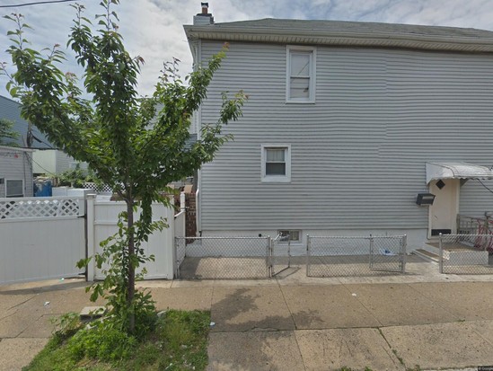 Multi-family for Pre-foreclosure / auction Canarsie, Brooklyn