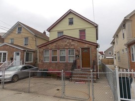 Home for Pre-foreclosure / auction Hollis, Queens