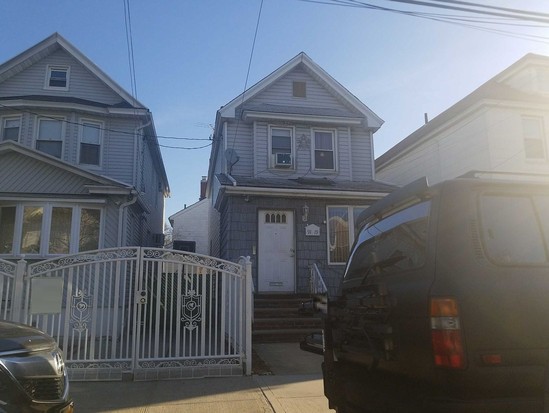 Single-family for Pre-foreclosure / auction Woodhaven, Queens