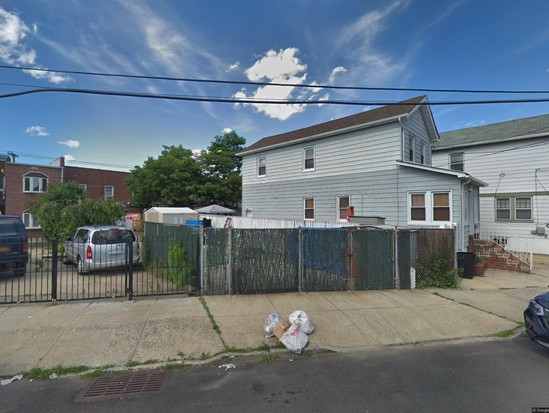 Single-family for Pre-foreclosure Ozone Park, Queens