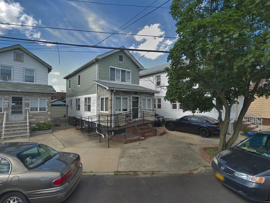 Single-family for Pre-foreclosure Ozone Park, Queens