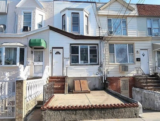 Single-family for Contingent Woodhaven, Queens