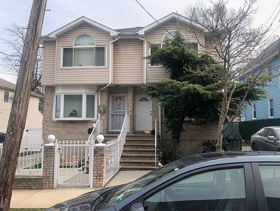 Single-family for Pre-foreclosure / auction Elm Park, Staten Island