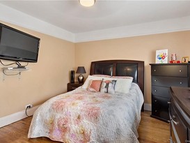 Home for Sale Throggs Neck, Bronx