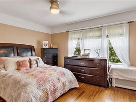 Home for Sale Throggs Neck, Bronx